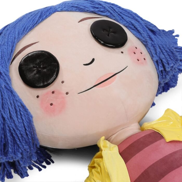 CORALINE PELUCHE TAMAÑO NATURAL CON OJOS DE BOTON 152 CM NECA 1