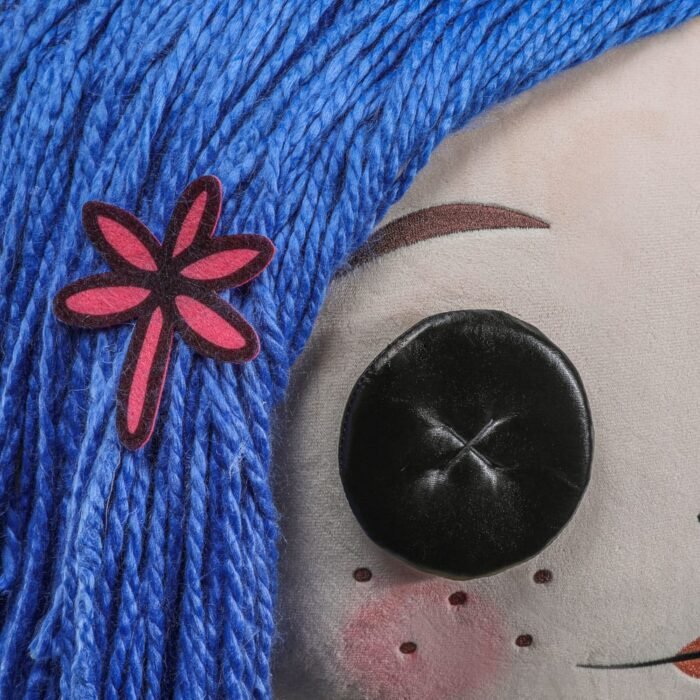 CORALINE PELUCHE TAMAÑO NATURAL CON OJOS DE BOTON 152 CM NECA - Imagen 3