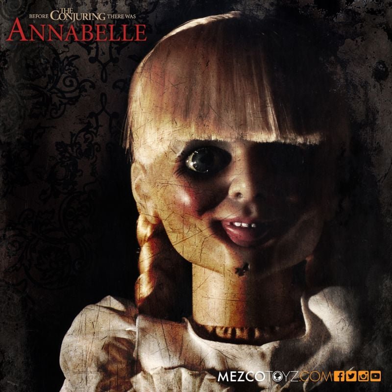 ANNABELLE PROP REPLICA 45 CM THE CONJURING MEZCO TOYZ 1