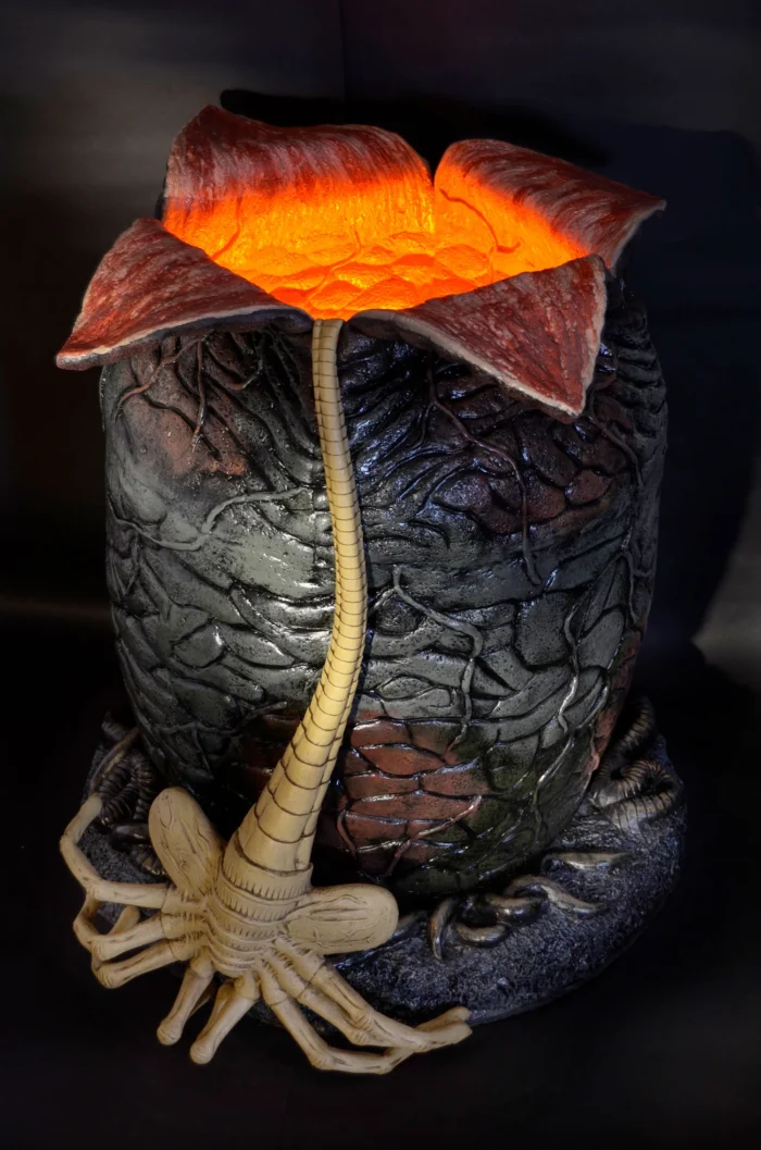 RÉPLICA ALIEN HUEVO Y FACEHUGGER LIFE SIZE CON LUCES LED ALIEN NECA ESCALA 1/1