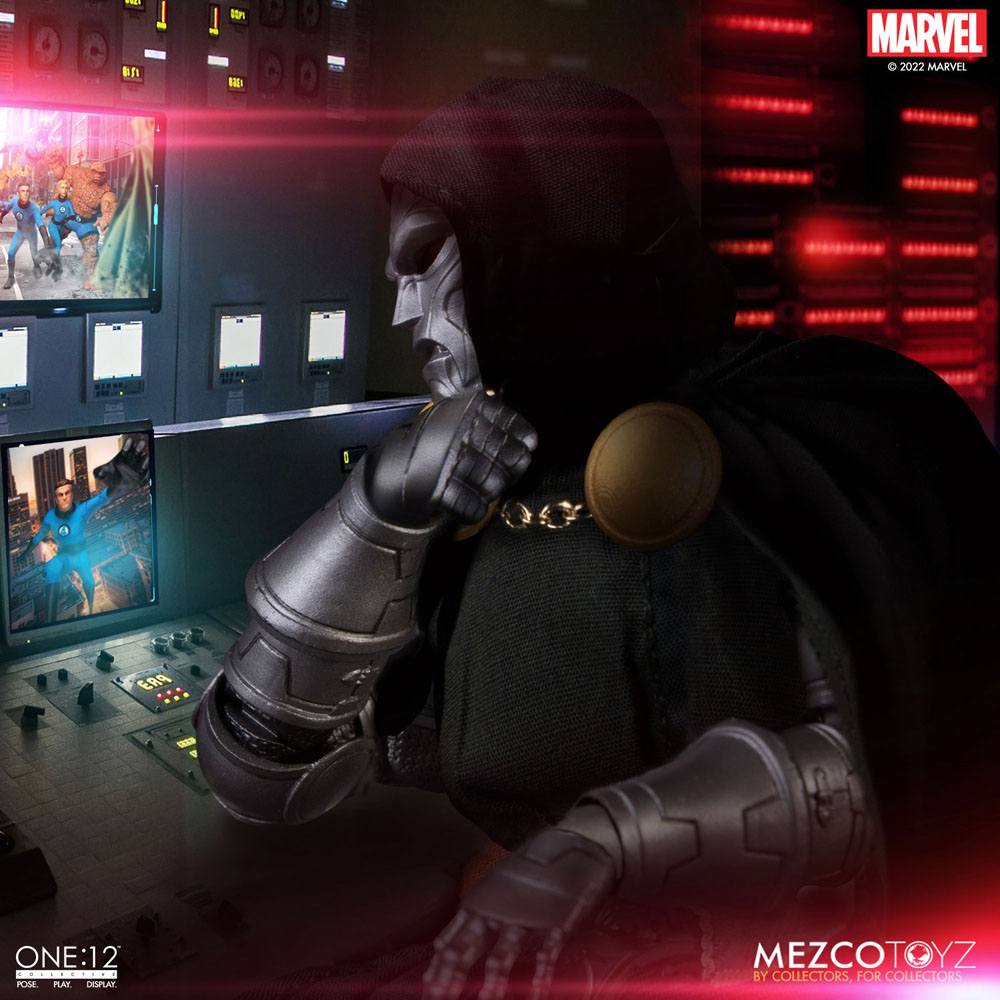 Doctor Doom 1/12 One:12 Collective Marvel Mezco Toyz - Imagen 6